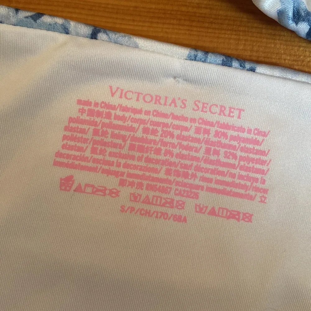 BNWT Victoria’s Secret String Bikini - Picture 5 of 6